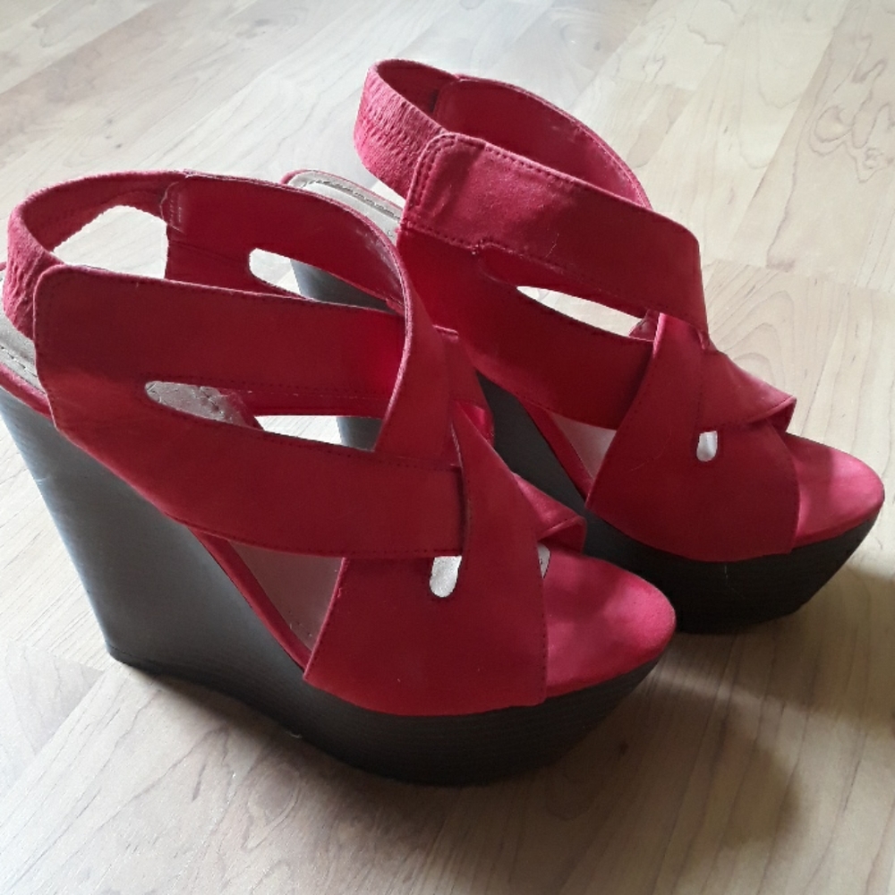 Shoedazzle Red Wedge Sandals